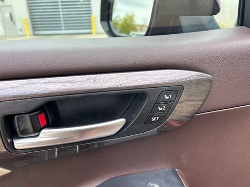 Used 2022 Toyota Highlander Limited FWD image 16