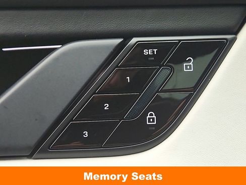 Used 2020 Porsche Taycan 4S image 25