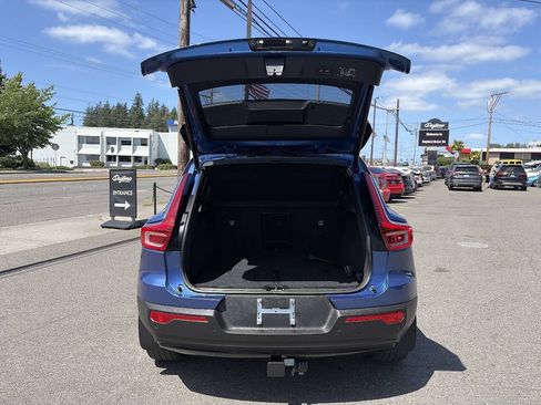 Used 2021 Volvo XC40 P8 Recharge w/ Advanced Package AWD/4WD image 8