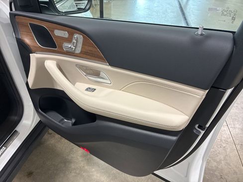 New 2026 Mercedes-Benz GLE 450e 4MATIC image 12