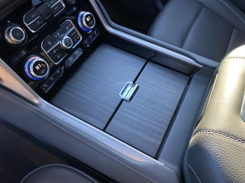 Used 2024 GMC Yukon Denali w/ Denali Reserve Package image 36