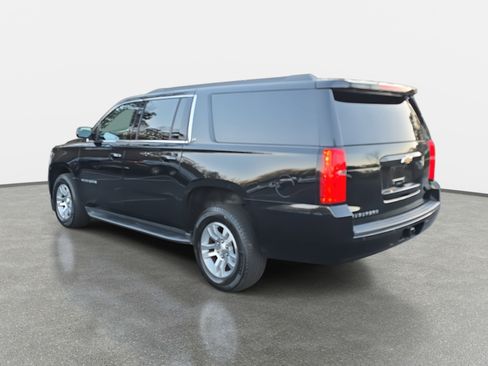 Used 2019 Chevrolet Suburban LT image 5