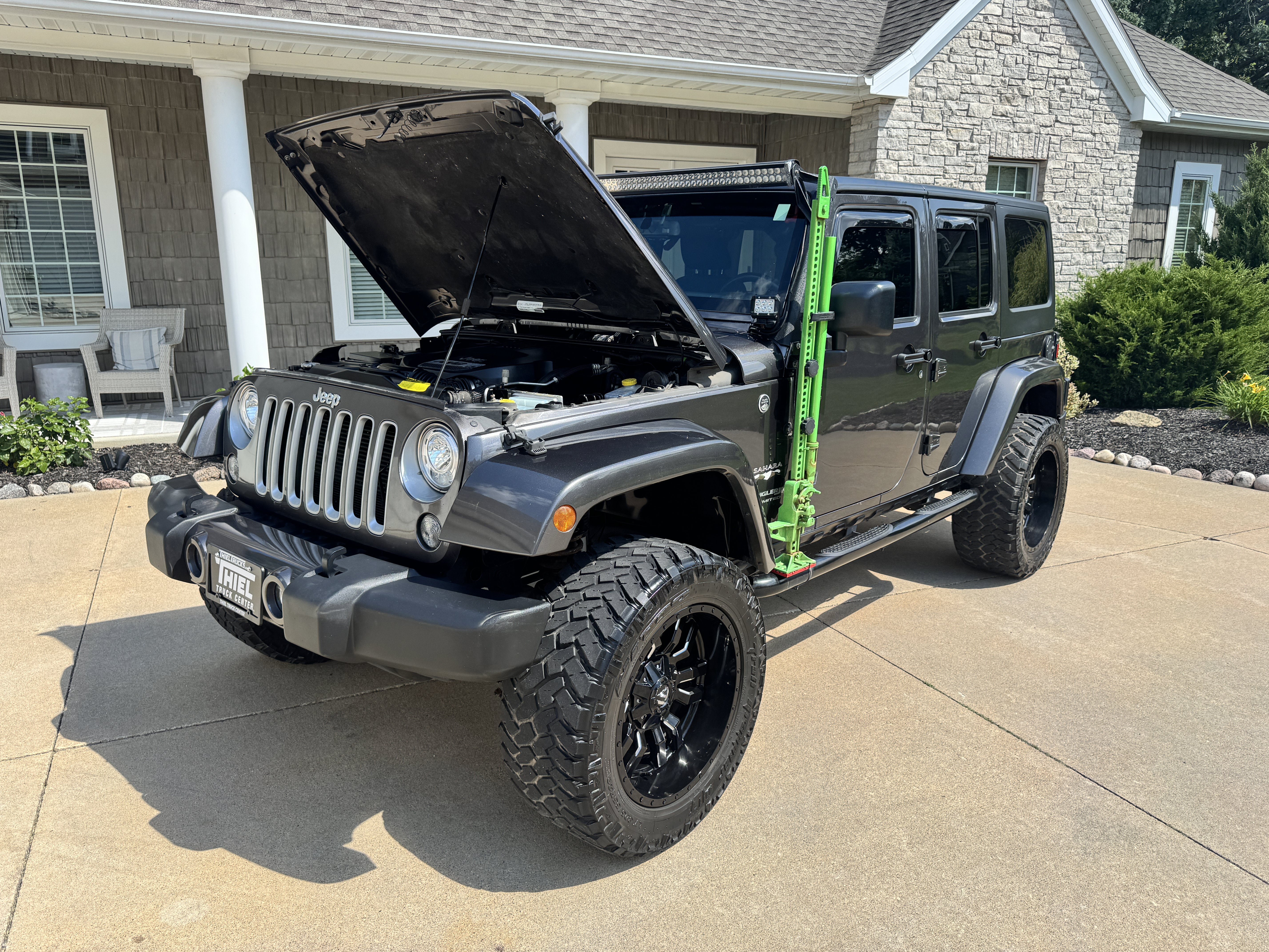 Used 2018 Jeep Wrangler Unlimited Sahara w/ Connectivity Group AWD/4WD image 24