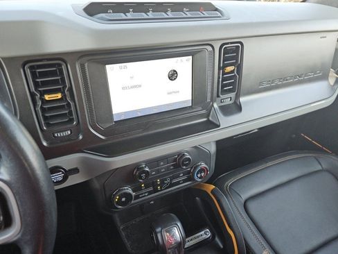 Used 2023 Ford Bronco Badlands image 31