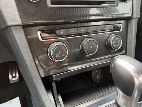 Used 2017 Volkswagen GTI Sport image 22