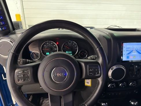 Used 2015 Jeep Wrangler Unlimited Rubicon w/ Connectivity Group AWD/4WD image 14