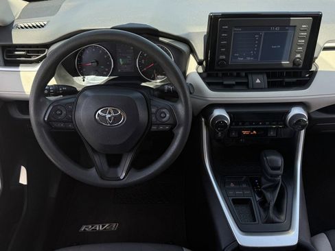 Used 2019 Toyota RAV4 XLE w/ Convenience Package FWD image 12