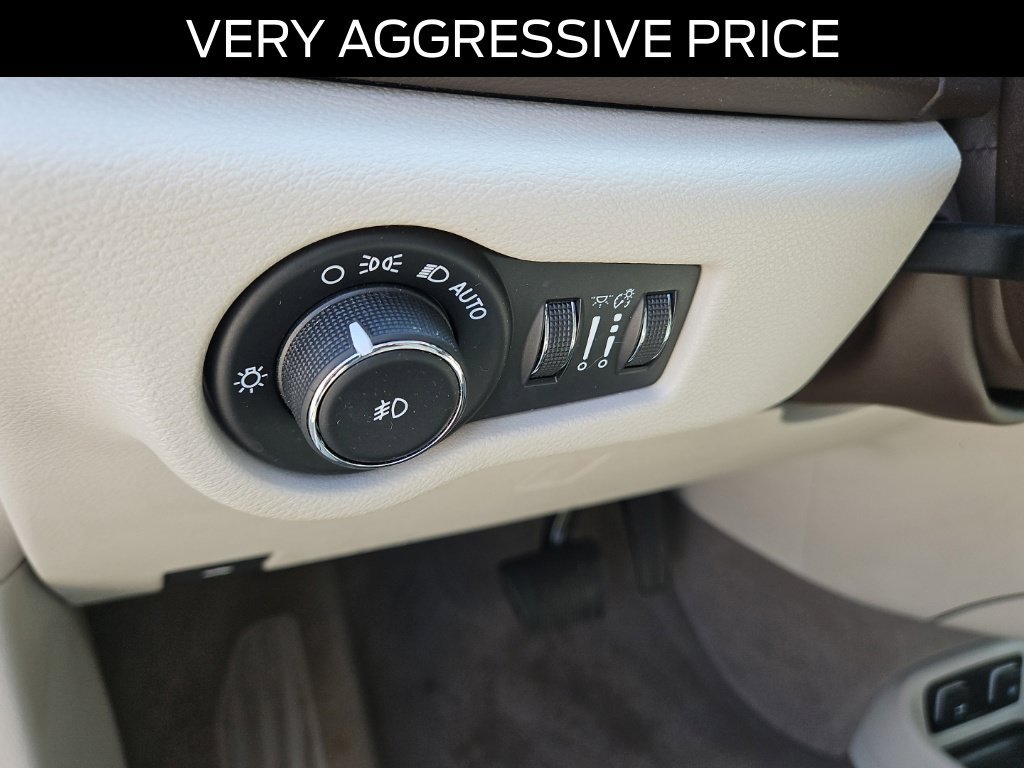 Used 2017 Chrysler Pacifica Touring-L w/ Tire & Wheel Group FWD image 22