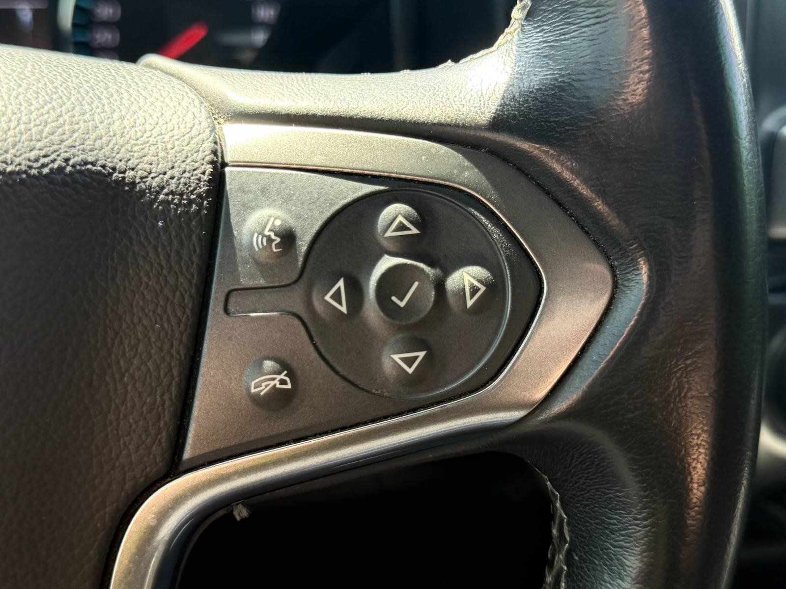 Used 2017 Chevrolet Silverado 1500 LT AWD/4WD image 17