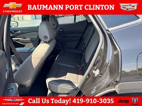 Used 2025 Chevrolet Trax ACTIV w/ Sunroof Package FWD image 26