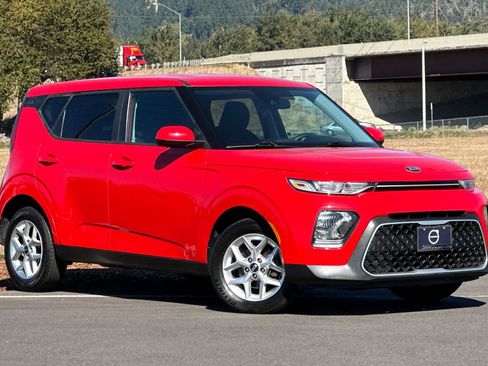 Used 2021 Kia Soul S image 1