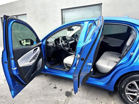 Used 2019 Toyota Yaris XLE image 21