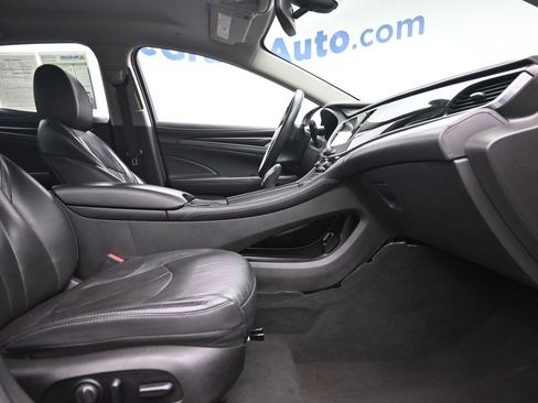 Used 2018 Buick LaCrosse Essence image 7
