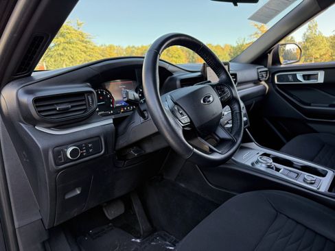 Used 2020 Ford Explorer XLT image 21