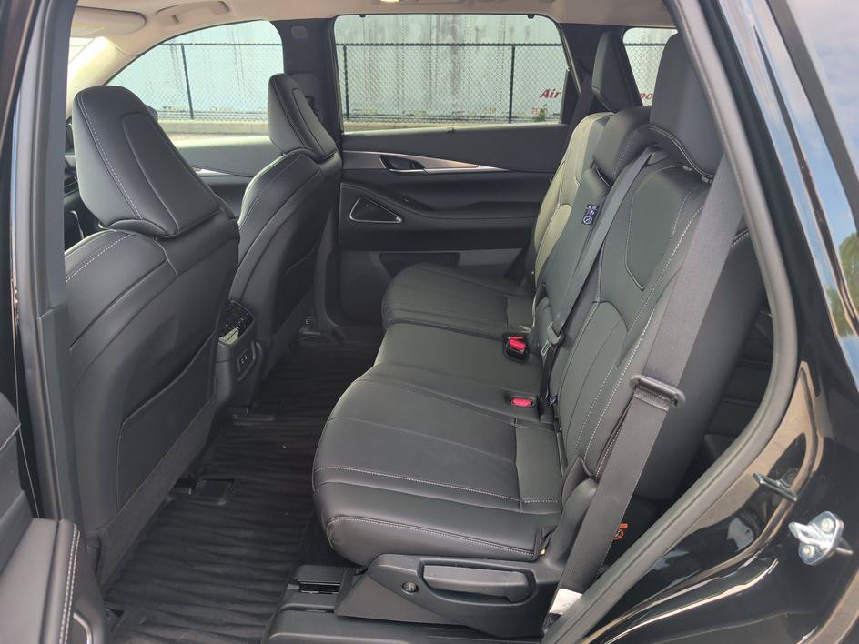 Certified 2026 INFINITI QX60 Luxe w/ Cargo Package AWD/4WD image 9