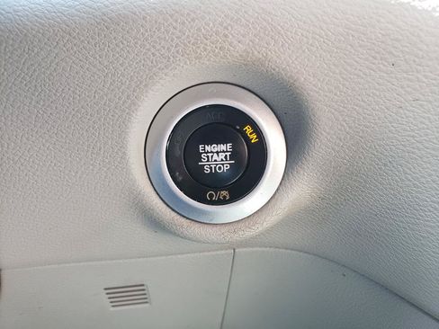 Used 2018 Chrysler Pacifica Touring Plus FWD image 23