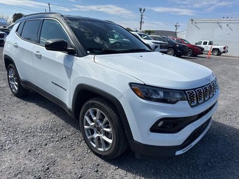 Used 2025 Jeep Compass Limited AWD/4WD image 4
