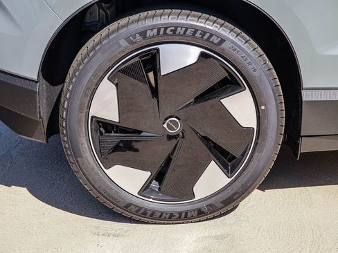 New 2026 Volvo EX30 Plus w/ Protection Package image 8