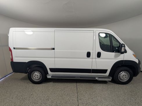 Used 2025 RAM ProMaster 2500 w/ U-Haul Equipment Group FWD image 8