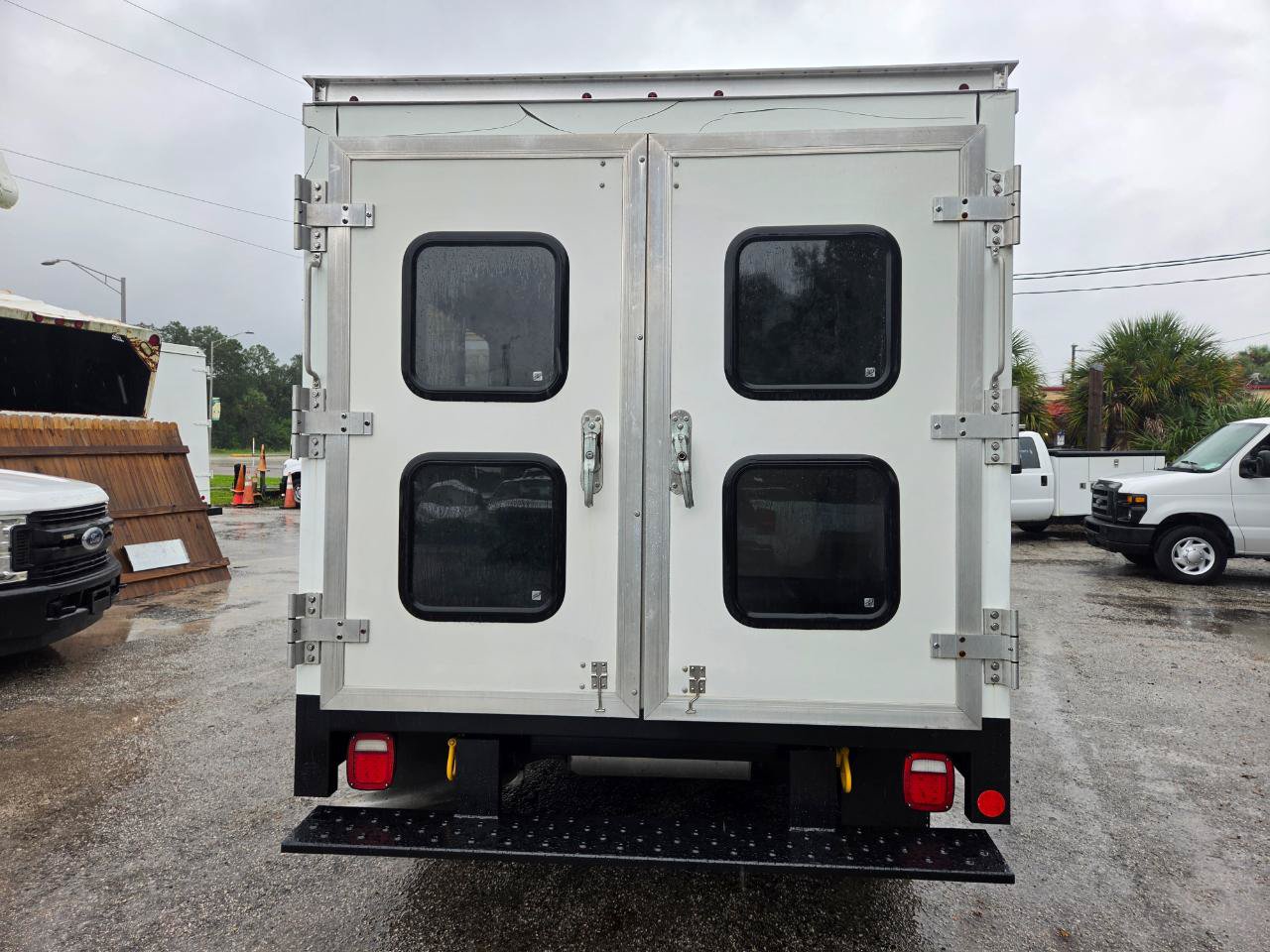 Used 2016 Chevrolet Express 3500 RWD image 4