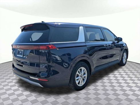 Used 2024 Kia Carnival LX FWD image 3