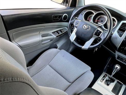 Used 2015 Toyota Tacoma PreRunner image 8
