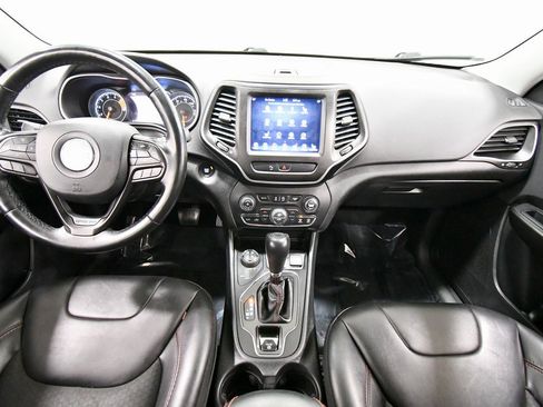 Used 2019 Jeep Cherokee Trailhawk w/ Cold Weather Group image 3