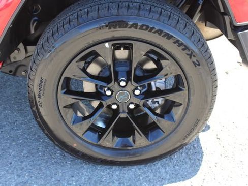 Used 2024 Jeep Wrangler Unlimited Sahara AWD/4WD image 11