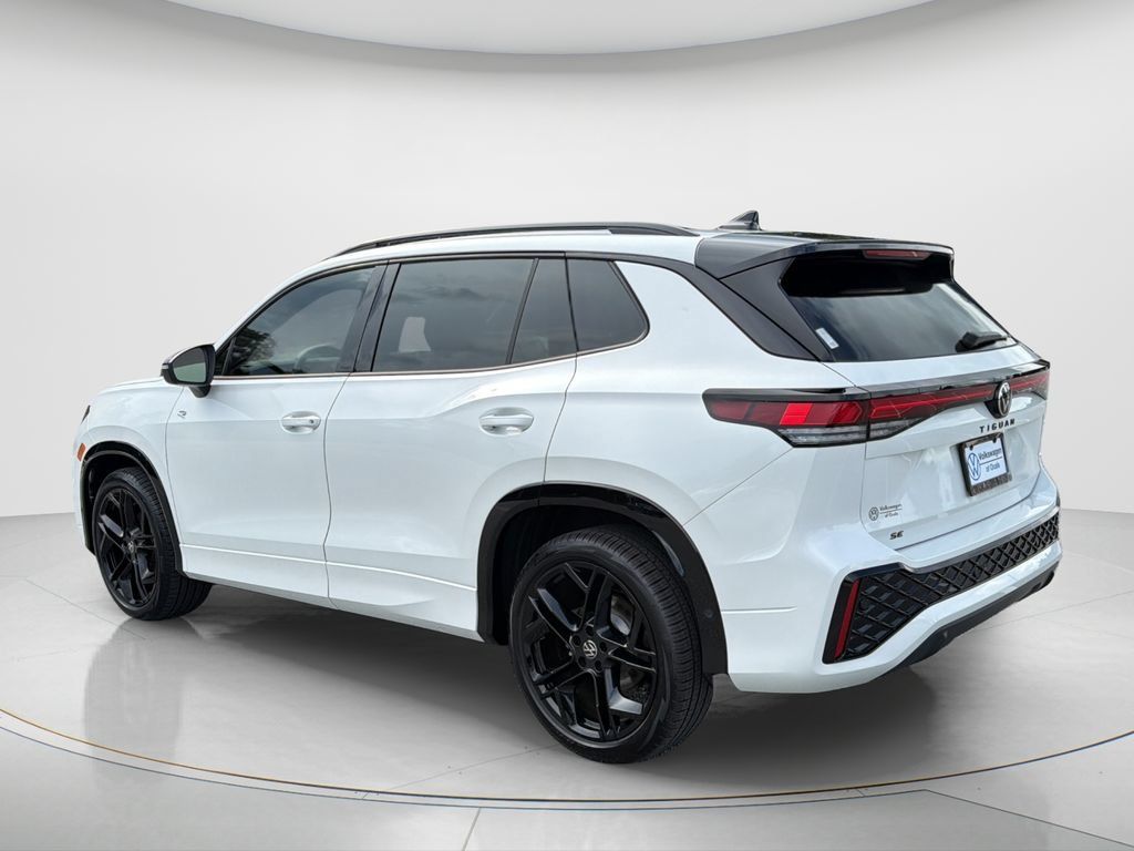 New 2026 Volkswagen Tiguan SE R-Line FWD image 7