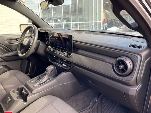 Used 2024 Chevrolet Colorado W/T image 24