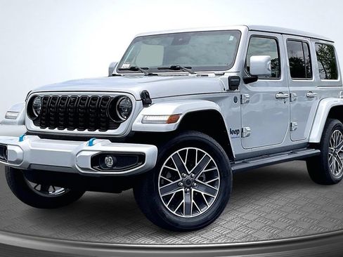 Used 2024 Jeep Wrangler High Altitude AWD/4WD image 3