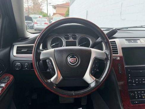 Used 2010 Cadillac Escalade ESV Premium image 10