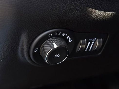 Used 2025 Jeep Compass Trailhawk AWD/4WD image 11