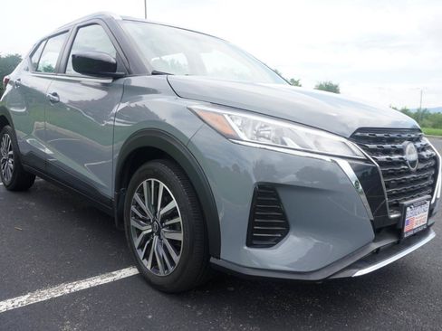 Used 2023 Nissan Kicks SV FWD image 3