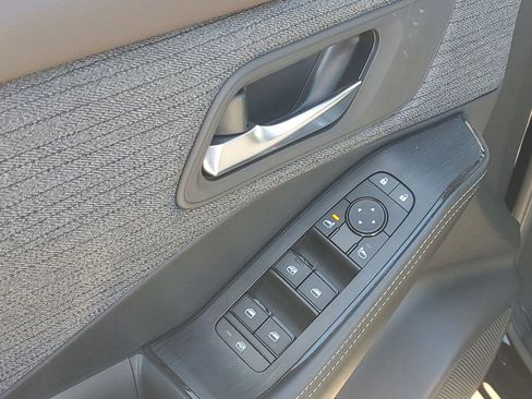 Certified 2023 Nissan Rogue SV FWD image 25
