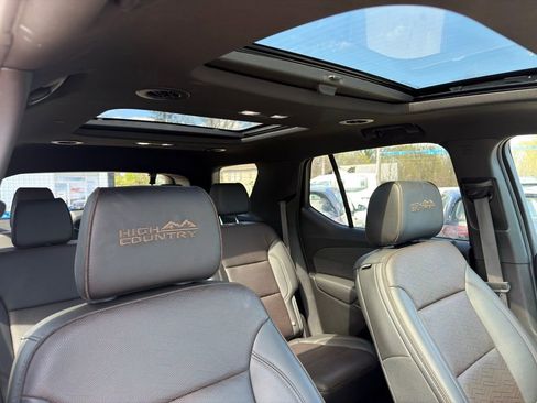Used 2023 Chevrolet Traverse High Country FWD image 22