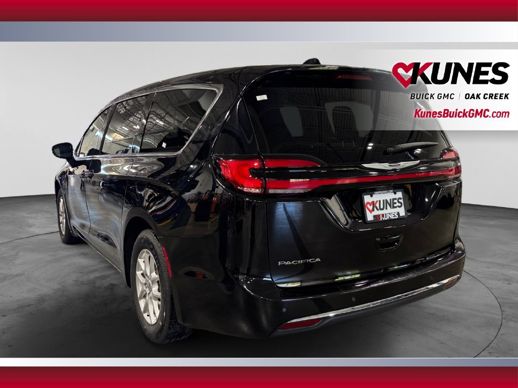 Used 2024 Chrysler Pacifica Touring-L FWD image 8