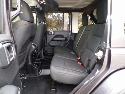 Used 2020 Jeep Wrangler Unlimited Sahara image 9