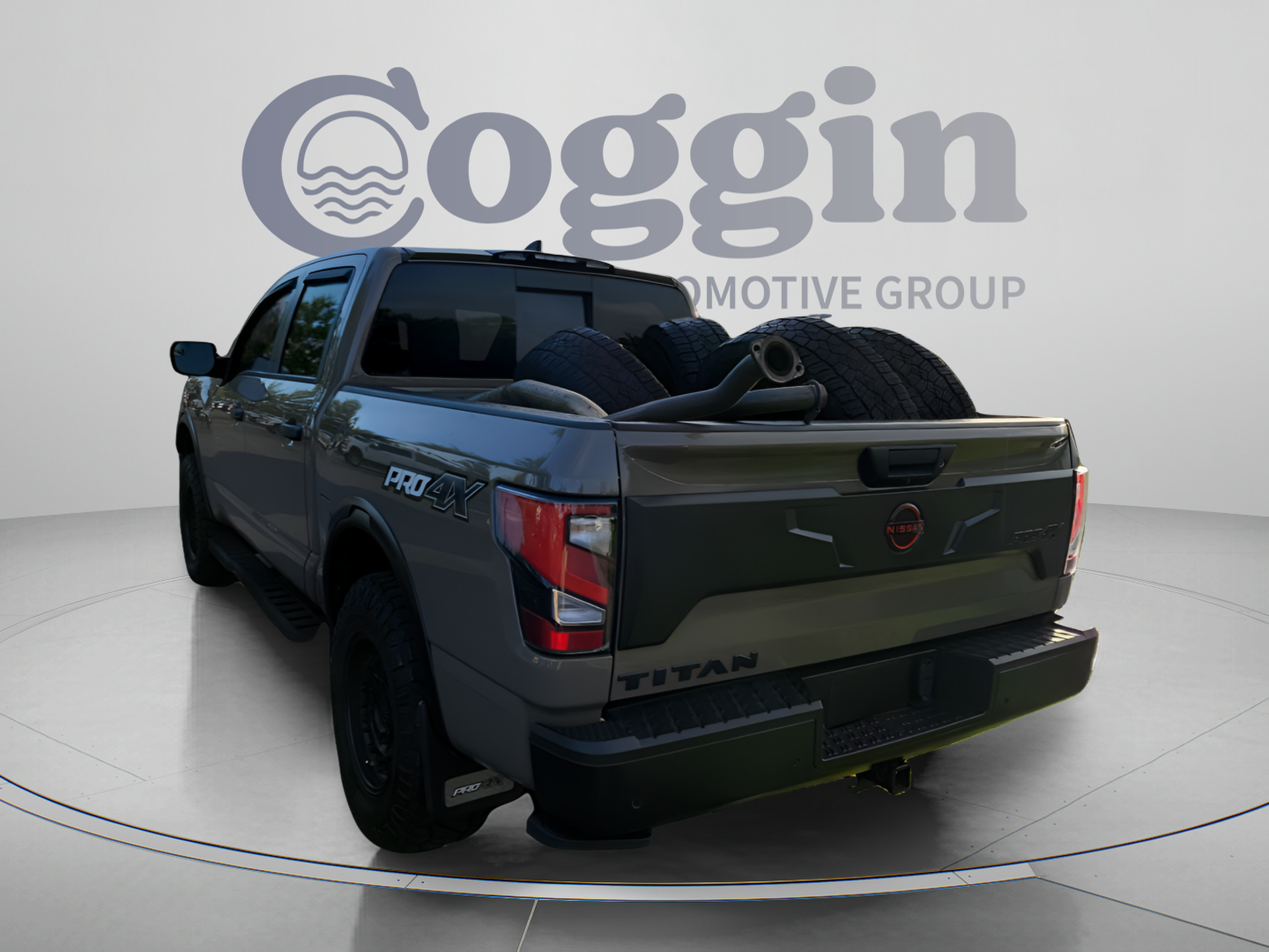 Used 2024 Nissan Titan PRO-4X w/ Pro-4x Convenience Package AWD/4WD image 4