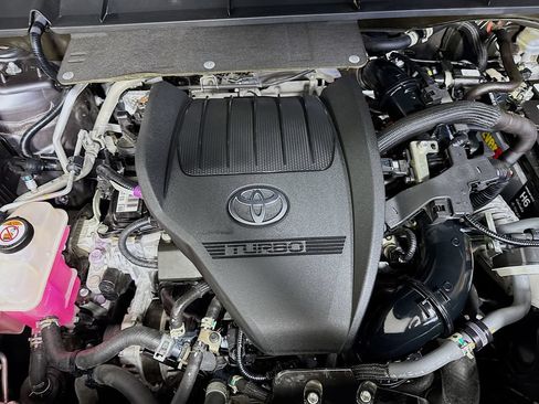 Used 2023 Toyota Highlander XLE FWD image 42