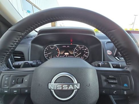 Used 2025 Nissan Rogue SV AWD/4WD image 25