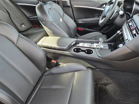 Used 2025 Genesis G70 2.5T image 7
