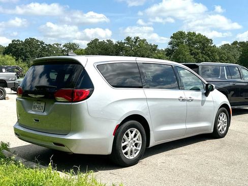 Used 2023 Chrysler Voyager LX FWD image 4