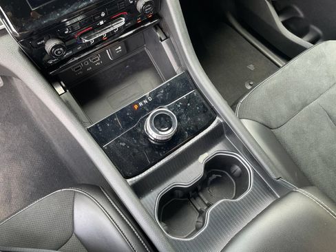 Used 2025 Jeep Grand Cherokee Altitude RWD image 15