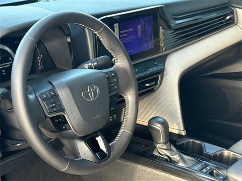 Used 2025 Toyota Camry SE image 18