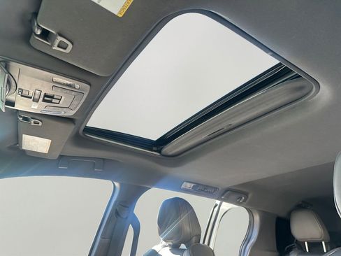 Used 2023 Toyota Sienna XSE image 22