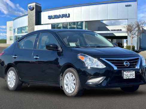 Used 2017 Nissan Versa SV FWD image 5