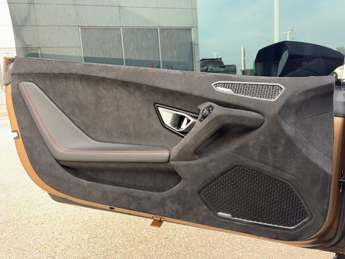 Used 2024 Lamborghini Huracan Sterrato image 22