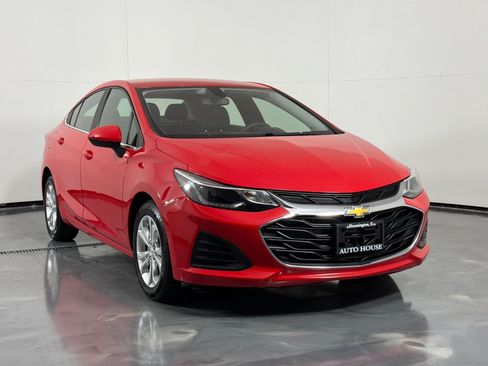 Used 2019 Chevrolet Cruze LT w/ LT Fleet Convenience Package FWD image 3
