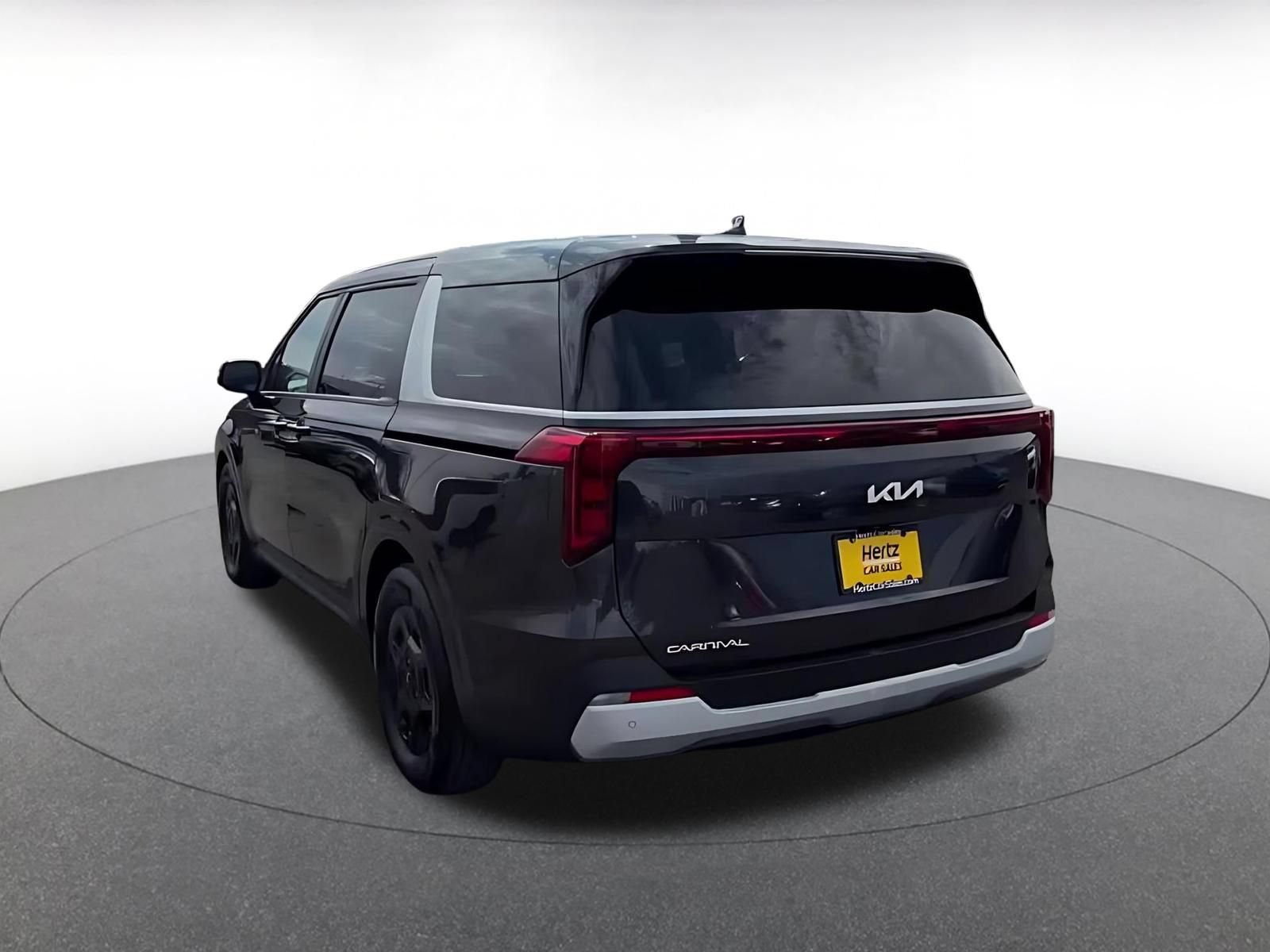 Used 2026 Kia Carnival FWD image 10